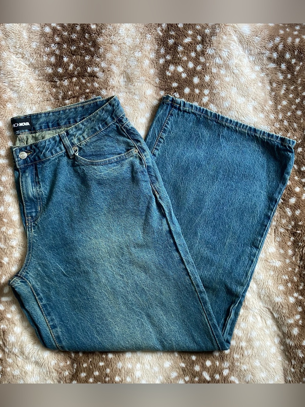 Low-Rise Wide Leg Jean
